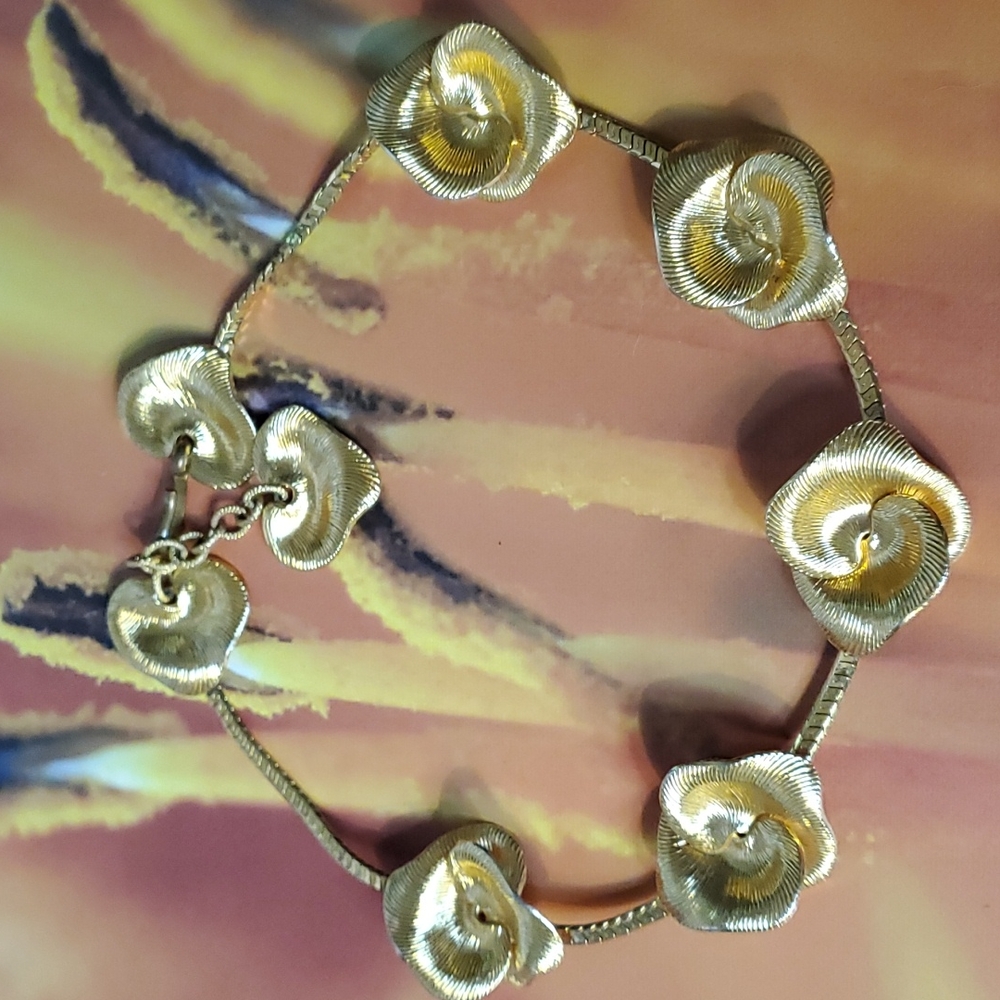 Goldtone Flower Choker